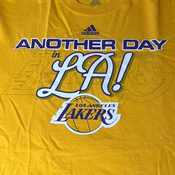 Lakers NBA “Another Day In LA” Adidas Yellow Shirt Sleeve T-shirt Men’s Size Med - Picture 2 of 6